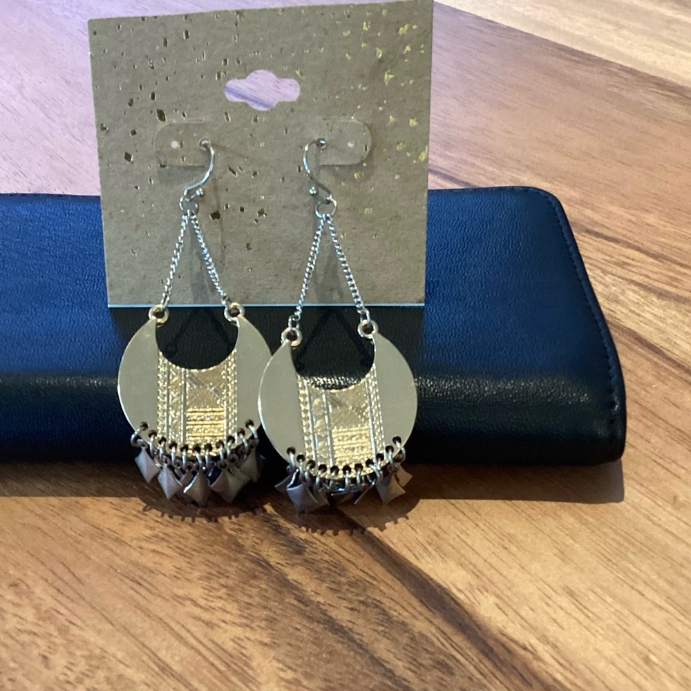 KOHL'S Boho metallic dangly earrings etched gold & silver. NWTs